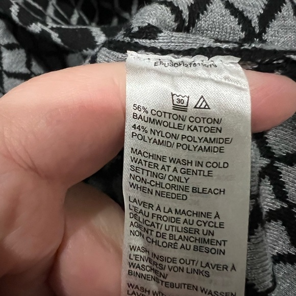 Saks Fifth Avenue Medium Black and White Geo Print Cotton Blend Sweater Y1 - Picture 5 of 5